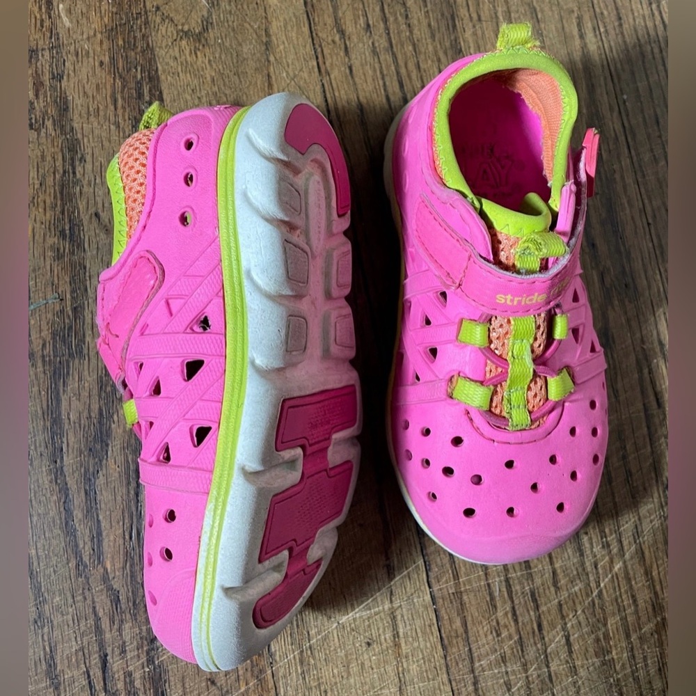 Stride Rite Made To Play Pink Water Shoes Girls Shoes size 7